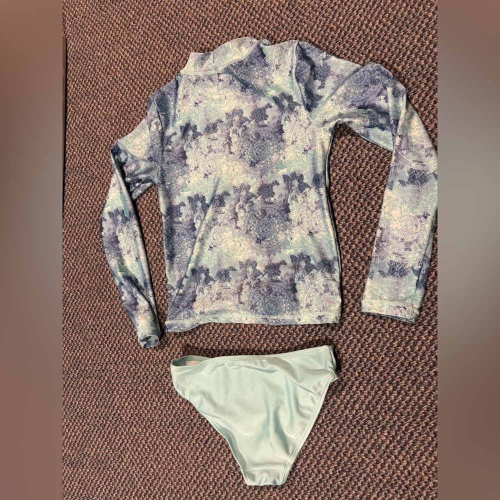 Kyodan Girls 2 piece swimsuit. Long sleeve rash guard top & bikini bottoms.